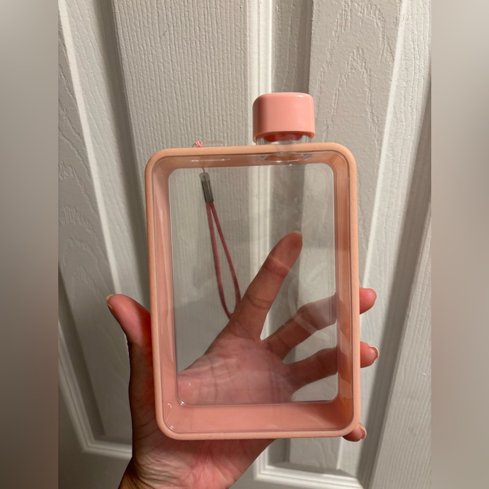 MoChic flat water bottle - Picture 5 of 7